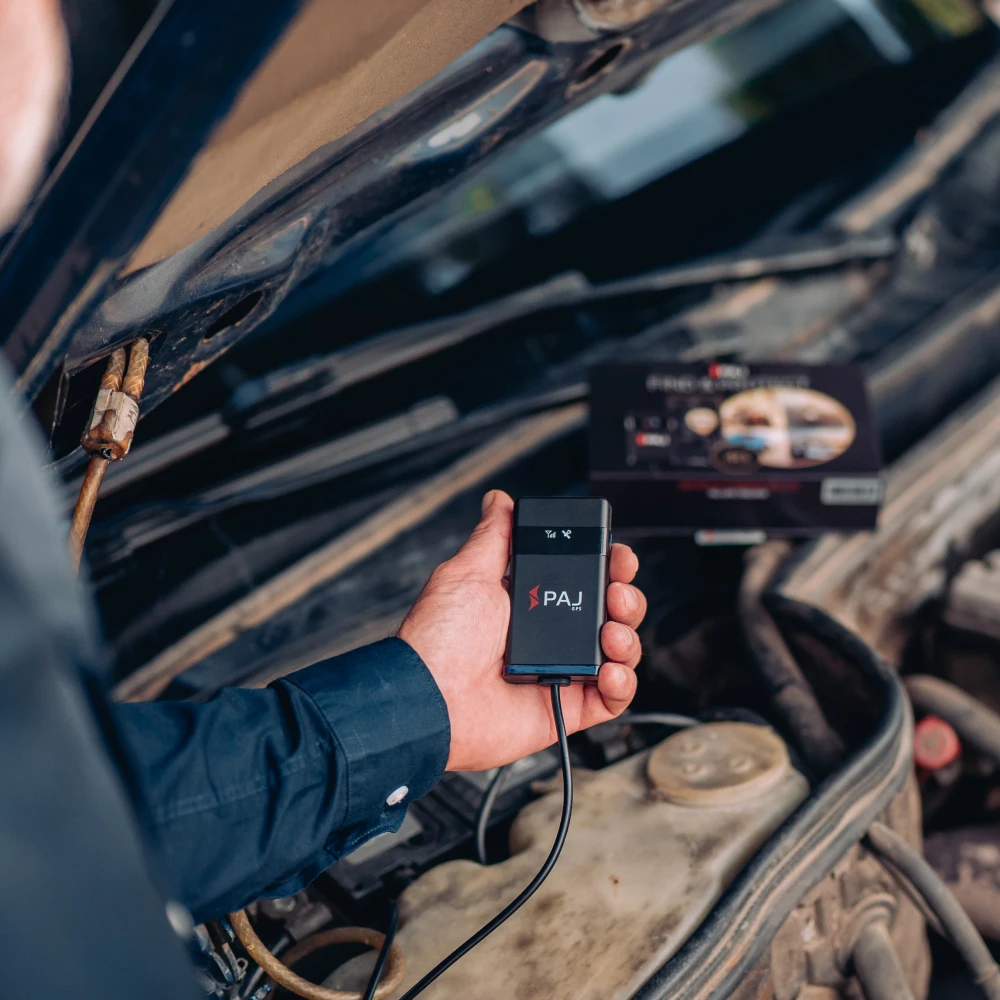 Installing-vehicle-finder-4g-to-the-car-battery-of-a-Mercedes-Benz-car